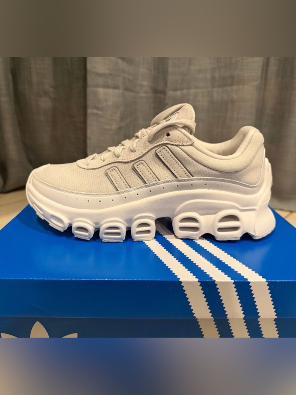 NWT Adidas Adifom Megaride in White 6W / 5Y - Picture 3 of 8